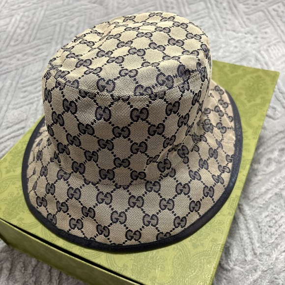 Guccireversible GG and Horsebit bucket hat